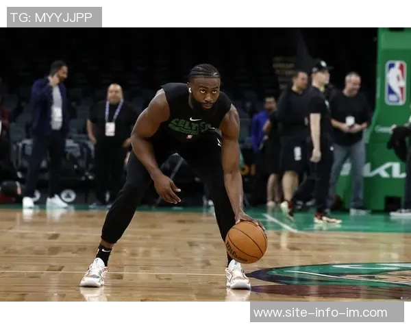 巴克利分享个人经历建议杰伦布朗面对秃头果断剃光保持自信