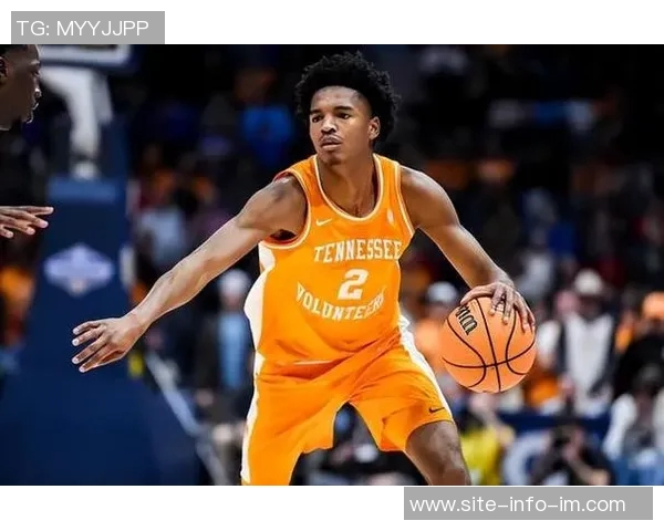 猛龙队与锋线新星朱利安里斯签约引发关注他是维密天使的弟弟