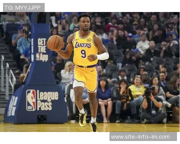 雷迪克称斯玛特为防守核心指挥能力与詹姆斯并驾齐驱